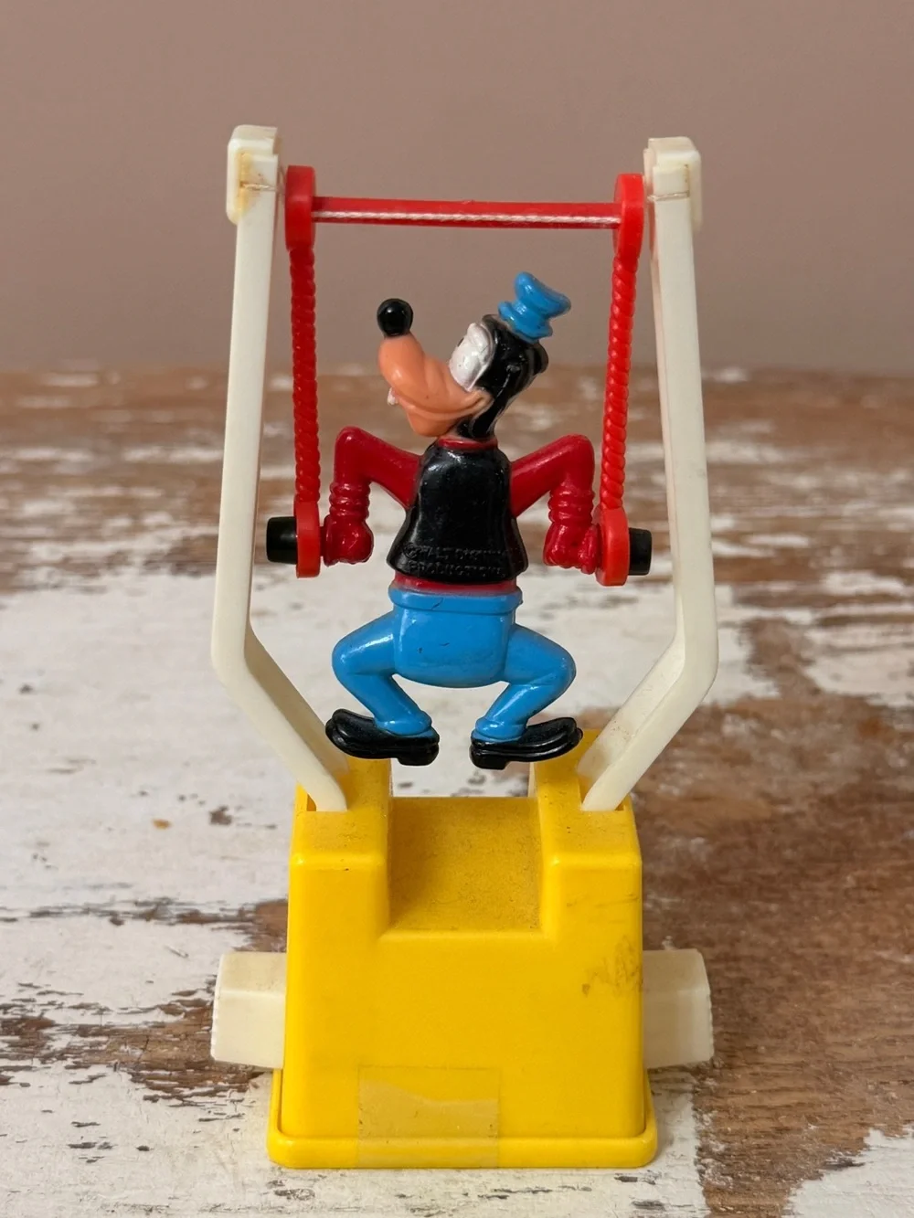 Disney Goofy Trapeze Figure Toy – Yellow/Red/Blue/Black